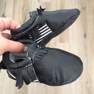 Freshly Picked black size 7 striped moccs